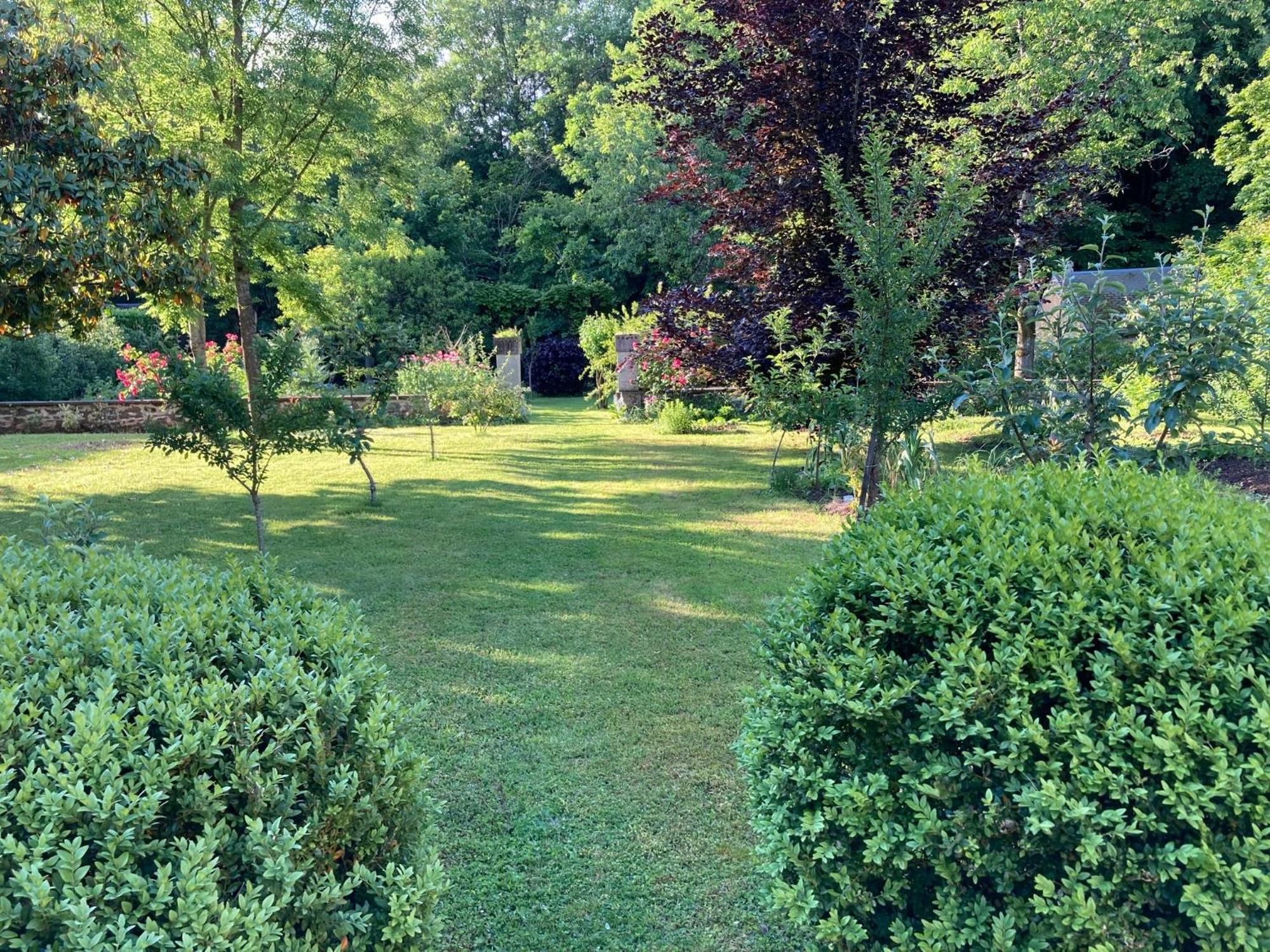 Le Poulailler Bed & Breakfast Loue Exterior photo