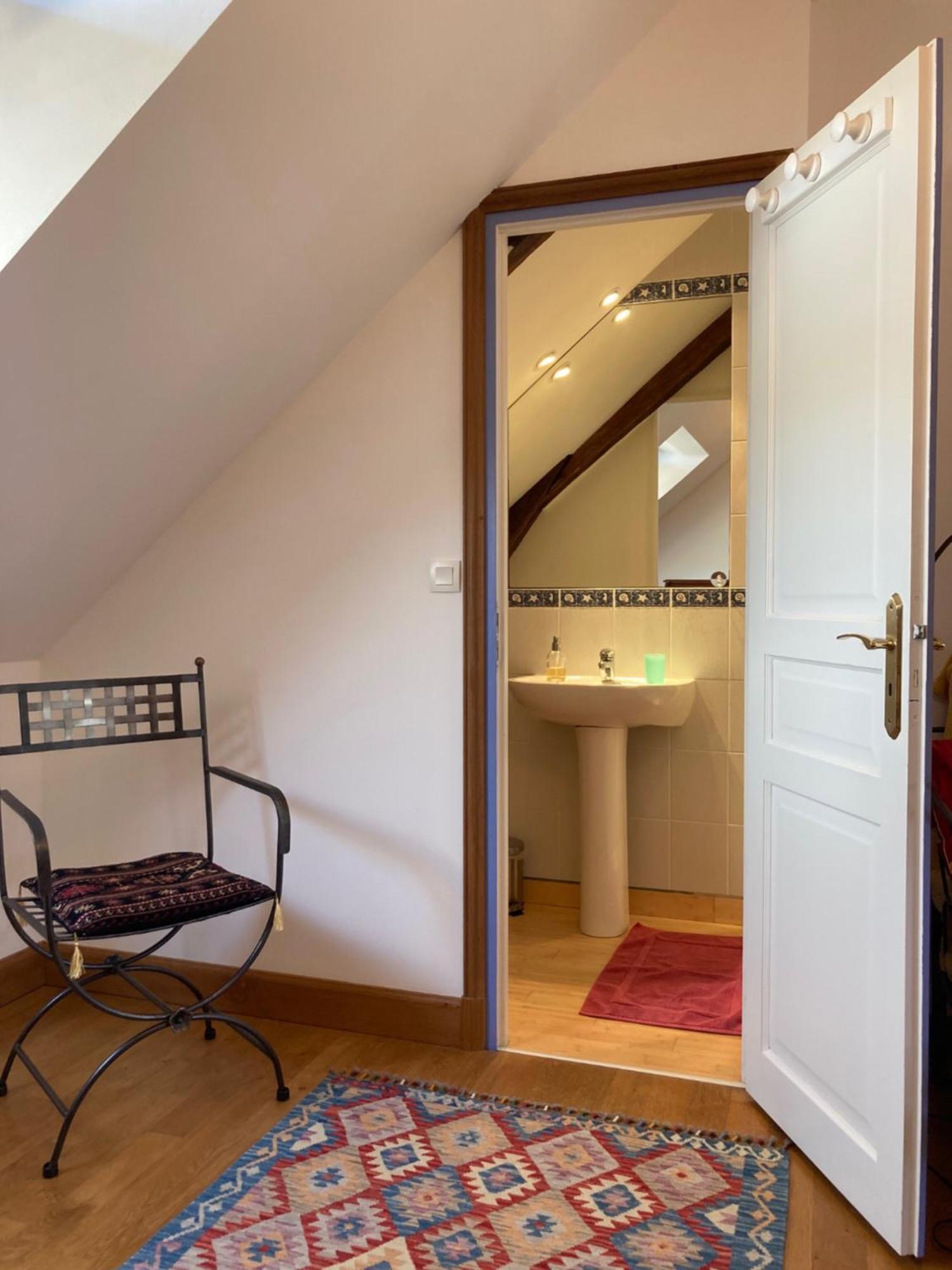 Le Poulailler Bed & Breakfast Loue Exterior photo